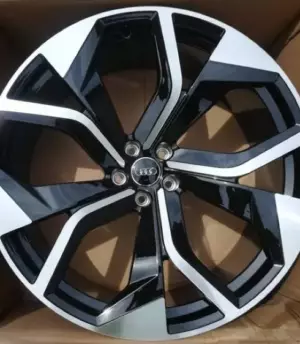 Audi RS Q8 R23 (4M8601025DA GB)