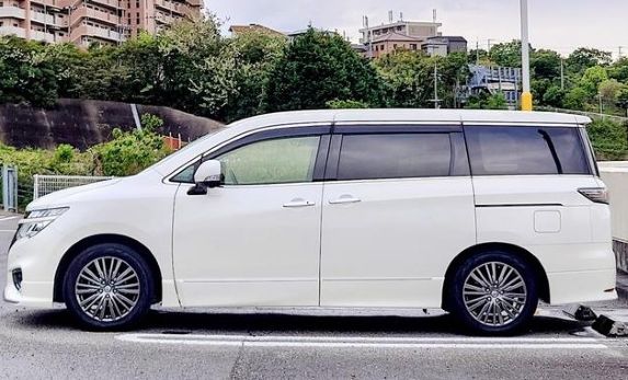 Nissan Elgrand E52 R18 (D03001A53B) 2 Nissan Elgrand E52 R18 (D03001A53B) 2